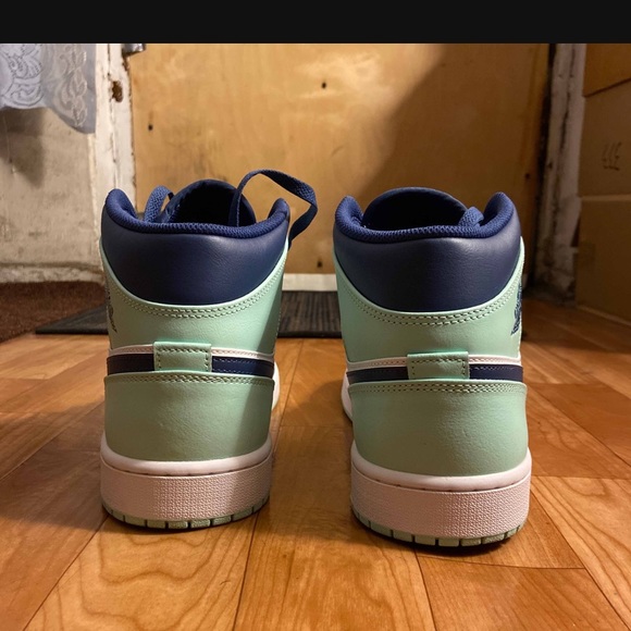 Air Jordan 1 Mid “Blue Mint” - Picture 5 of 11